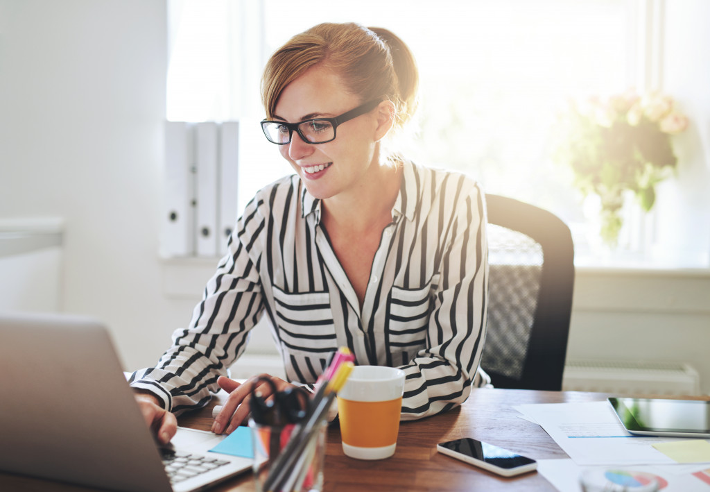 woman using her laptop