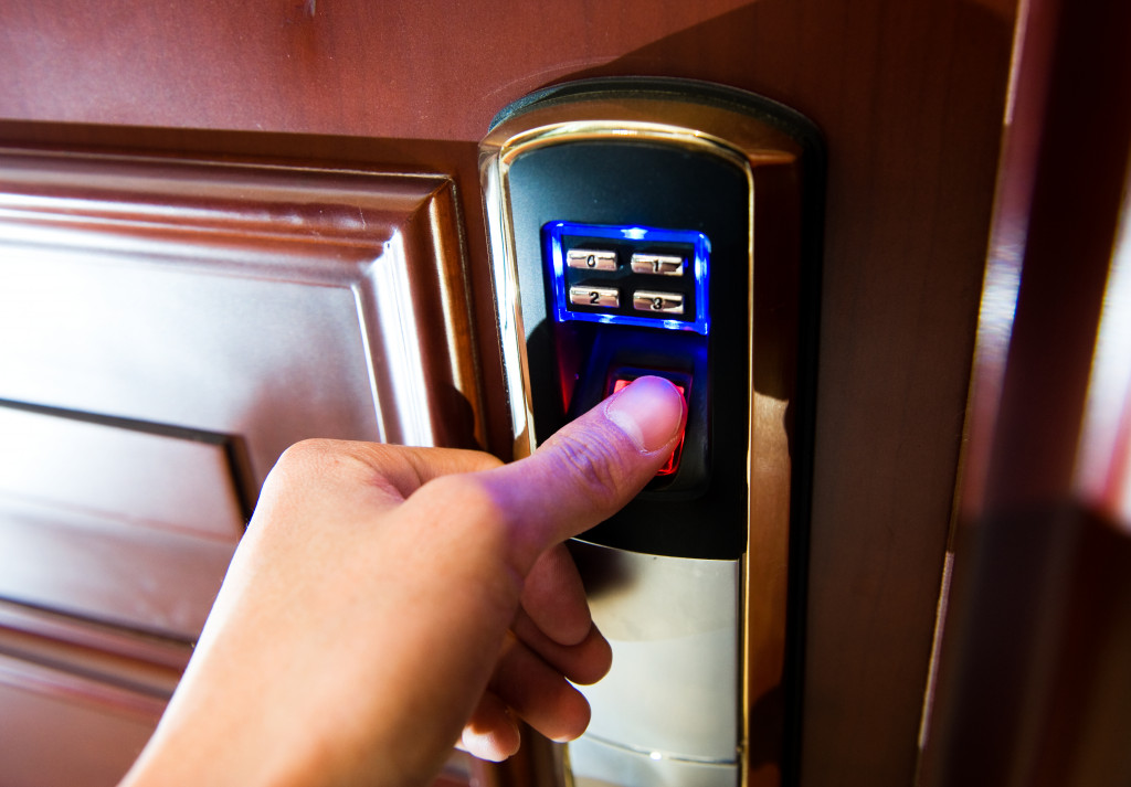 A fingerprint door lock