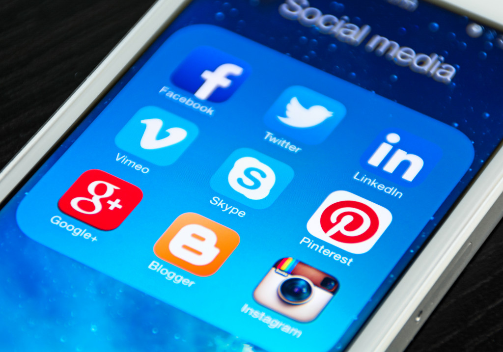 social media and job search apps