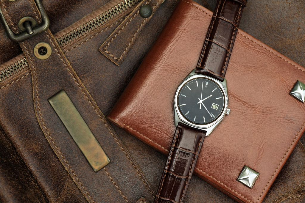 Men's watch and leather wallet